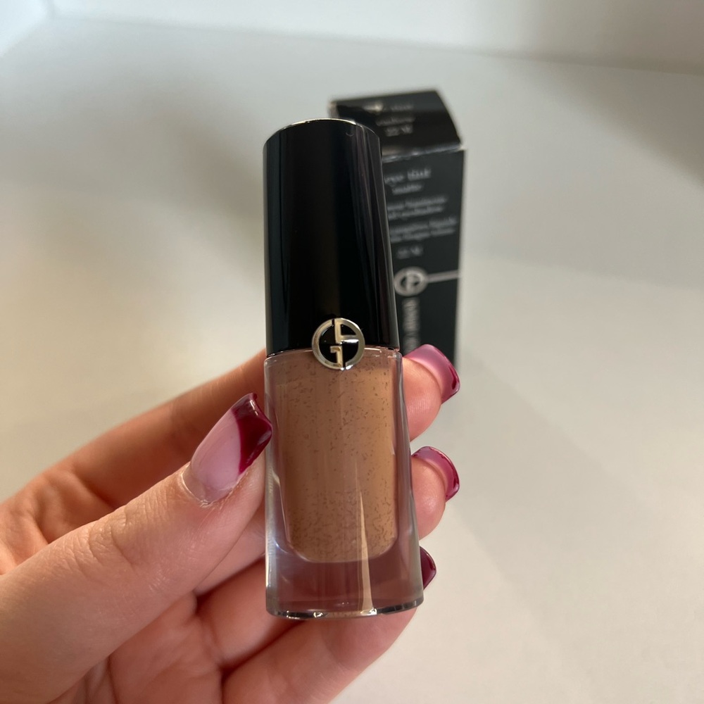 Giorgio Armani Eye Tint Long Lasting Matte Eyeshadow - 22M in Cashew - Picture 7 of 8